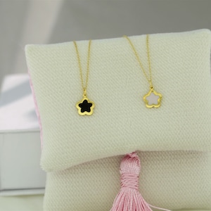 9K Gold 9mm Bloem met email, Puur Goud Gegraveerd Plate Heart, Solid Gold Neclace, Verjaardag Afstudeercadeau onder 25, GirlFriend Charm