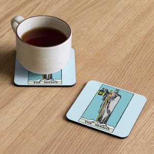Posavasos con tapa de corcho de la carta del Tarot El Ermitaño