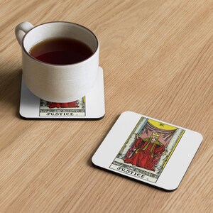 Posavasos con tapa de corcho de la carta del Tarot de la Justicia