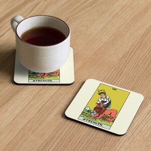 Posavasos con tapa de corcho de la carta del Tarot de la Fuerza