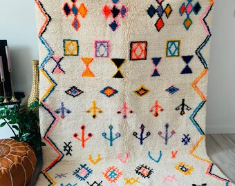 BIG AZILAL - Marokkanischer Azilal Teppich No.4  – absolutes Unikat aus dem hohen Atlas  | ca 248 cm x 156 cm | Weiß - Bunt