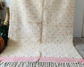 BIG BENI OURAIN with Polkadots - Moroccan Ben Ourain Carpet No.9 - absolutely unique piece from the high Atlas | 279 cm x 161 cm | White - Pink