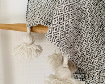 Handmade pompom blanket with diamond pattern approx. 180 x 88 cm in white - black from Morocco | handwoven bedspread bedspread plaid