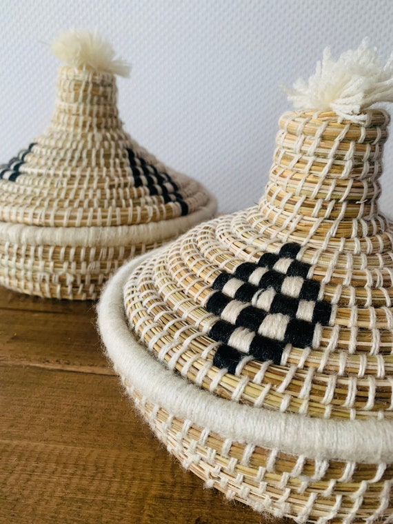 Tajine Korb natur /weiß/schwarz  Boho Korb, Aufbewahrungskorb aus Marokko, Handarbeit aus Palmblatt und Wolle, Korb mit Deckel, Berber Korb