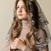 see more listings in the Short Veils section