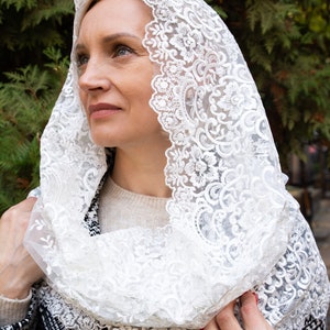 NEW Ivory Traditional Catholic d shape Mantilla veil, ivory Lace scarf, white church veil