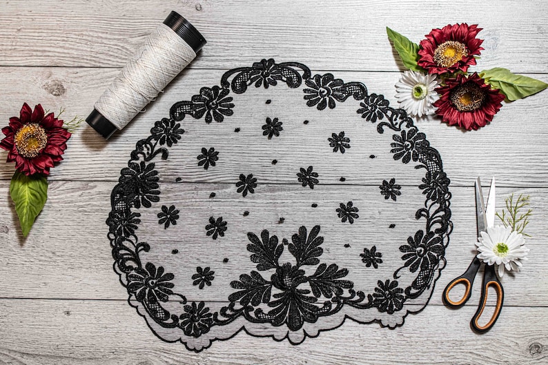 Latin Mass long lace veil 016 Classic Catholic veil with floral lace Round black chapel mantilla