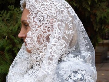 NIEUW Ivoor traditionele katholieke mantilla-sluier, ivoorkleurige kanten sjaal, witte kerksluier - België NIEUW Ivoor traditionele katholieke mantilla-sluier, ivoorkleurige kanten sjaal, witte kerksluier - België