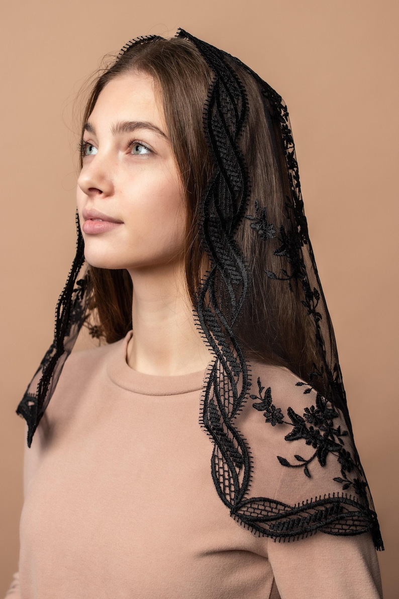 Black Traditional Catholic d shape Mantilla veil, black Lace scarf, black church veil 003 image 1