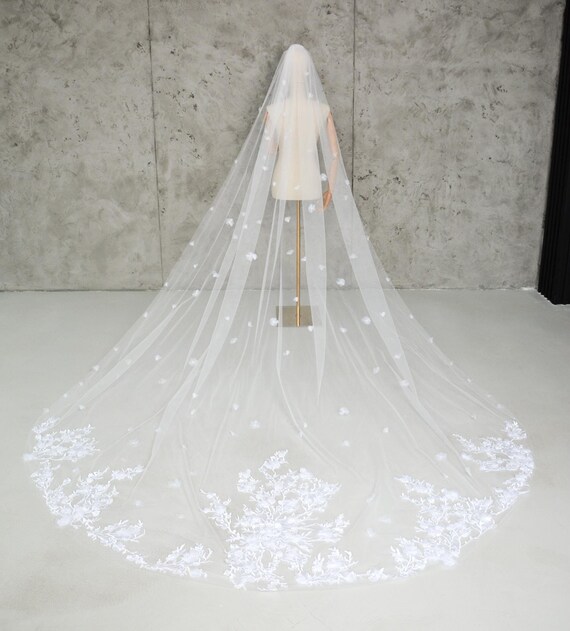 3D Floral Wedding Veil - Color: Ivory, Size: 350cm x 300cm 3D Floral Cathedral Veil: Light Ivory Wedding Veil With  main image 2