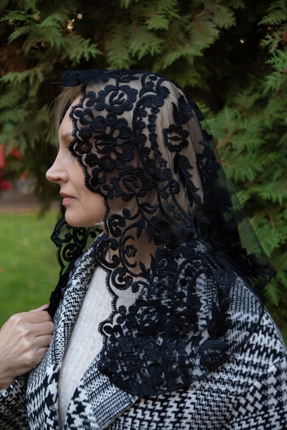 Black hot sale lace veil