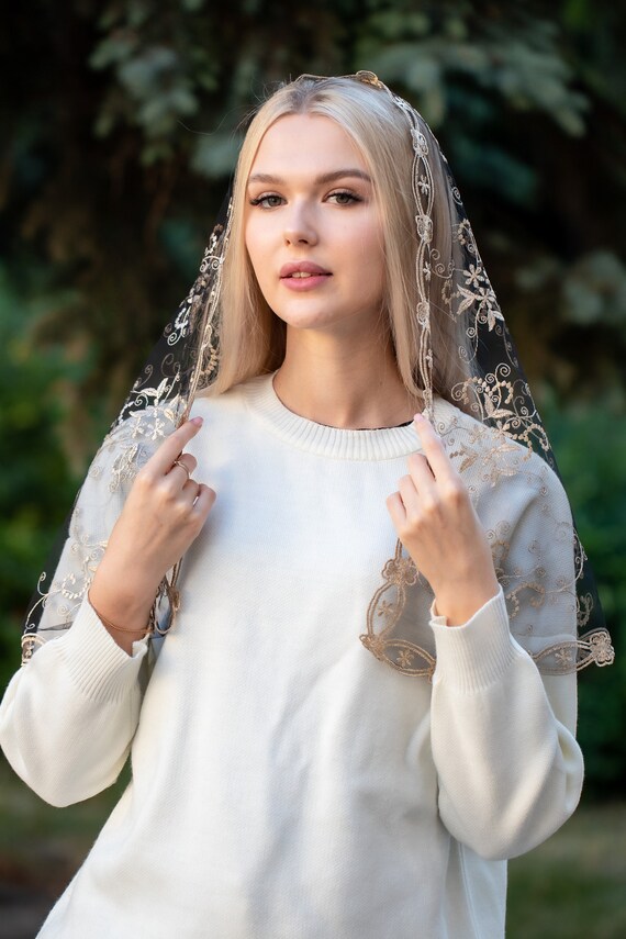 Gold Chapel Veil, Lace Chapel Veil Mantilla, D Shape Veil  display picture 2