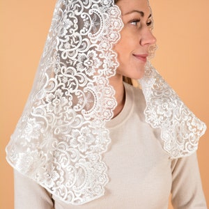 Ivory Catholic veil, Short chapel veil,  Latin Mass Mantilla