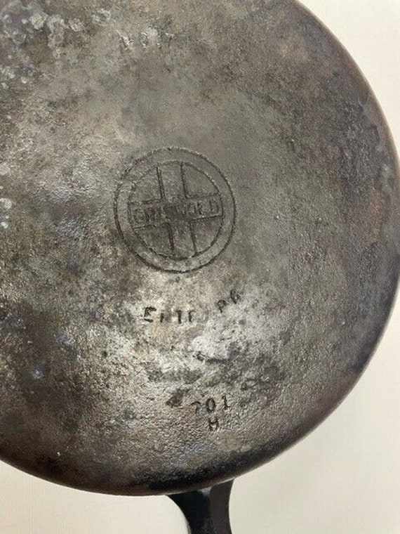 Vintage Griswold No. 7 Small Logo Cast Iron Skillet 701 H