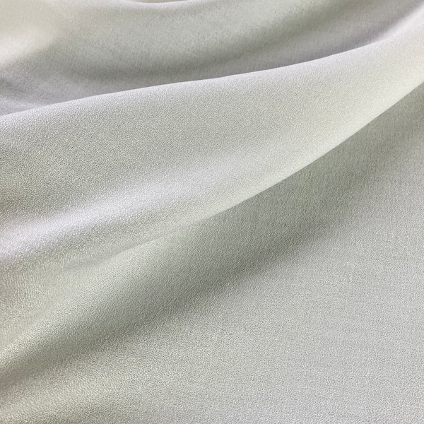 Tissu crêpe de bambou / 100 % bambou / Blanc naturel / Non transformé / Poids 120 g / Largeur 150 cm / Tissu pour vêtements / Vente au mètre