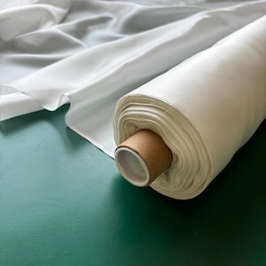 100 % seda morera Ponge 5 / Blanco natural / Tejido de seda superligero / 5 momme / Para pintar o teñir a mano / Venta por metro