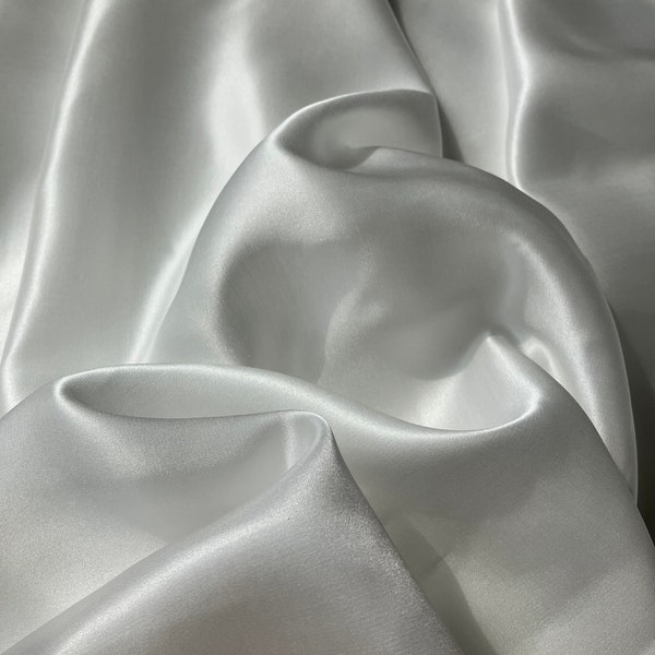 Satin de soie ecovero / Poids du tissu 16 momme / Largeur du tissu 140 cm / Tissu Oeko / Vente au mètre