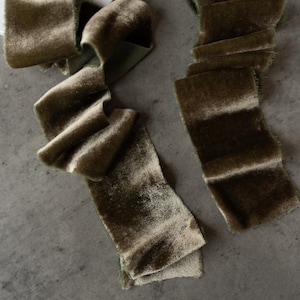 Fita de veludo de seda WILLOW Fita de buquê tingida à mão Fita de casamento com borda crua Fita de veludo desfiada Feito à mão