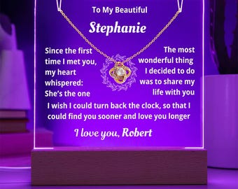 Placa de recuerdo acrílica personalizada: mensaje de amor con collar. Regalo para aniversario o ocasión especial.