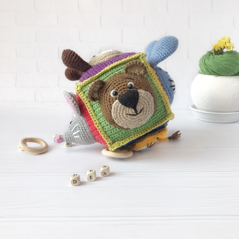Activity cube animals crochet Montessori activity Education cubes Toys for the senses Buse cube for baby