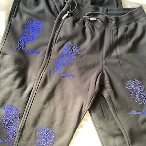 Pantaloni da jogging tigre con strass blu zaffiro fatti a mano, moda Harajuku