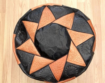 Marokkanischer Leder-Pouf, handgefertigter Vintage-Pouff, marokkanisches Dekor, tunesischer Pouf, Ottamon, Fußhocker, Geometrische Arabeske, 38 x 40 cm