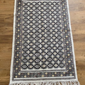 キリムランナーラグ、モロッコ手織りベルベルラグ、124 cm x 180 cm、ホールマット、ウールラグパッド、エリアマット、ドアマット、クリームブラウンマルグムラグ