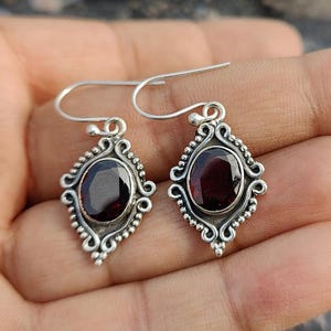 Orecchino granato rosso, gioielli vistosi, orecchino in argento sterling 925, orecchino fatto a mano, pietra preziosa naturale, orecchino da donna, regalo per lei, ///