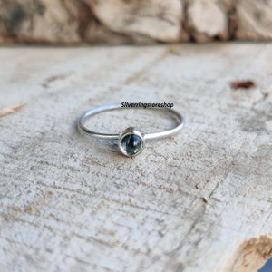 Anillo de piedra aguamarina, anillo de plata de ley 925, anillo de banda, anillo antiestrés, anillo delicado, anillo anti-preocupación, anillo para niños, anillo de mujer, paz, regalo para ella,