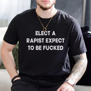 レイプ犯を選べば犯される覚悟だTシャツ、反トランプ・スウェットシャツ、政治的ユーモア、反トランプ、トランプは彼を刑務所に送れ、クソトランプ、トランプ反対Tシャツ