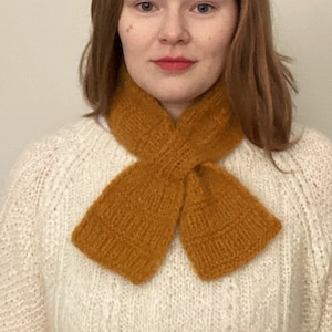 Nostalgia Keyhole Scarf Knitting Pattern