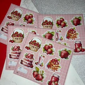 Planche de stickers  sur le thème des fraises gourmandes