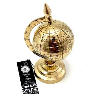 Dekorativer antiker Stil Messing Globe Auf Metallständer Vintage Style Desktop Home Office Dekor Ornament Geschenkidee