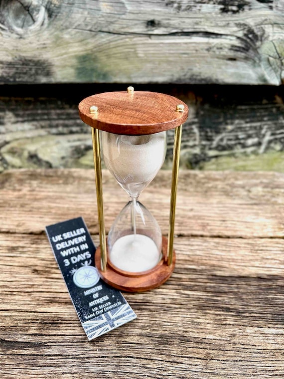 ヴィンテージ 6インチ 木製砂時計 砂タイマー ホワイトサンド付き アンティーク 海洋 航海 装飾 ヴィンテージ 木製砂時計 砂タイマー 自宅やオフィス 2分水砂タイマー ヴィンテージ真鍮 明るいピンクの砂時計 アンティークスタイル ギフト 装飾的お土産 ユニークなクリエイティブギフト