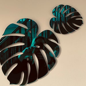 Small mirrored Monstera Leaf - Acrylic Mirror - Leaf wall decor