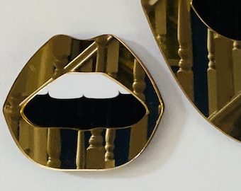 Mini espejo labial acrílico dorado: decoración de pared (11 x 9 cm)
