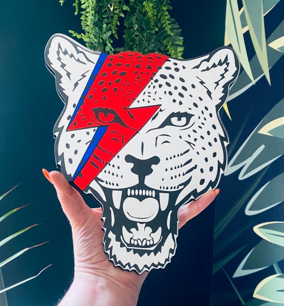 David Bowie Emaille-Anstecknadel, Aladdin Sane Design, 3,2 X 2,3 Cm – Offizielles Merchandise