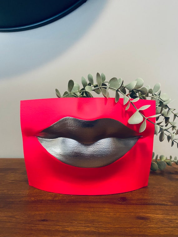 Neon pink with Silver leaf lips pot