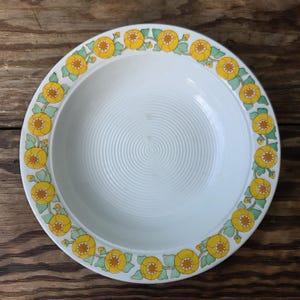 Bol de Grete Ronning Egersund, Noruega, Nápoles / Plato de cereales de estilo moderno de mediados de siglo con flores amarillas