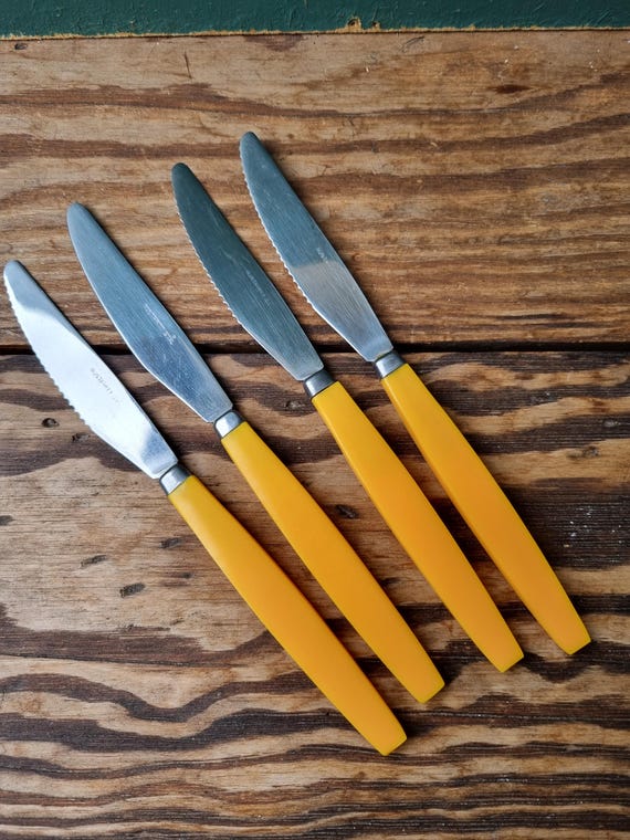 Sweden Fruit Knives Rostfritt Stahl, Yellow Plastic, Teak Handles