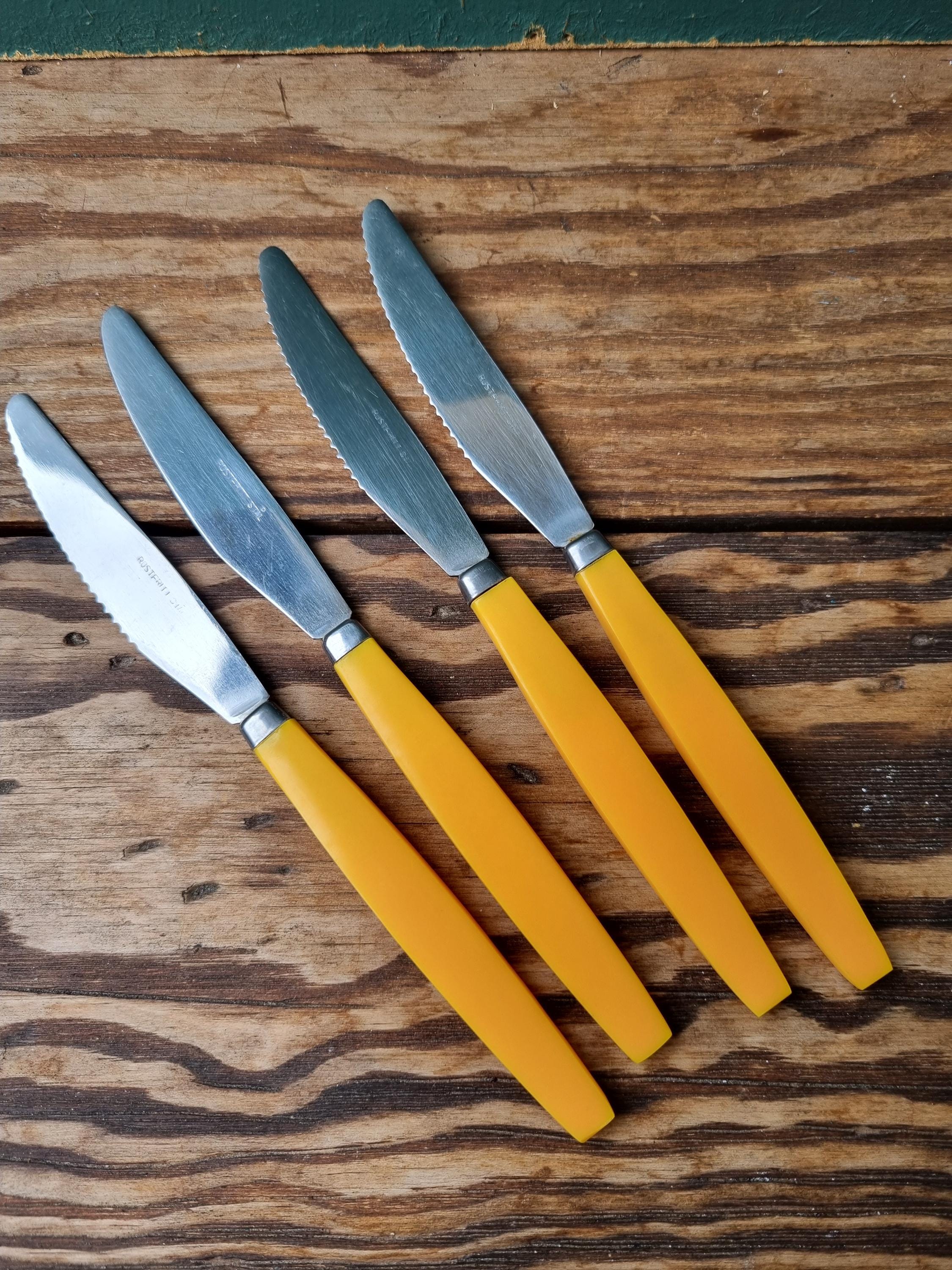 Sweden Fruit Knives Rostfritt Stahl, Yellow Plastic, Teak Handles