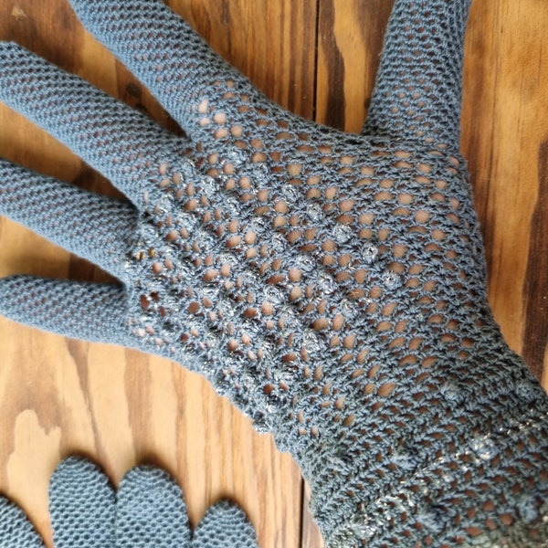 Vintage dainty knit fishnet grey gloves Crochet Pattern