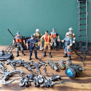 Lot CHAP MEI SOLDIER FORCE : Camion Porte-char + Figurines - Style GI Joe, Années 90