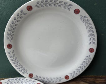 Vintage Schwedische Beilagenteller 2er Set Rote Blume Graue Blätter Retro 18 cm Salat