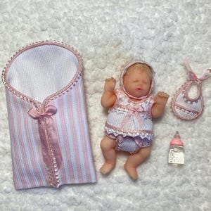 Dollhouse. 1/12 miniatures. Resin baby with lullaby.