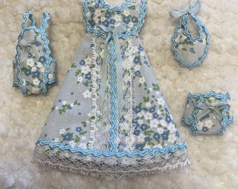 Doll&#39;s House. Miniatures 1/12. Set of 4 dollhouse baby pieces.