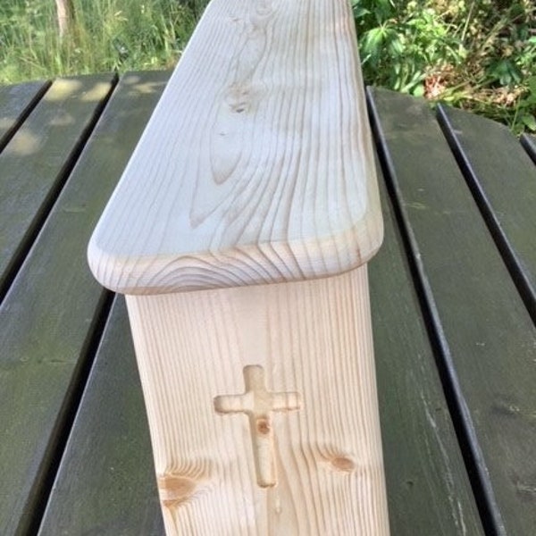 Klappbarer Meditations-/Gebetshocker mit christlichem Kreuzschnitzerei auf beiden Beinen