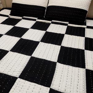 Handgjort svartvitt lapptäcke i Kantha-täcke, indiskt bomullsöverkast, modernt geometriskt sängkläder, handgjord filt.