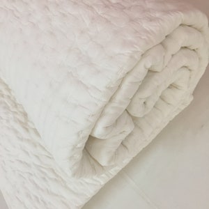 Massive weiße Baumwolldecke, handgenähte schlichte weiße Steppdecke, handgefertigte Steppdecke, umweltfreundliches Bettwäscheset, Kantha-Tagesdecke, AC-Decke ART02 Bild 9