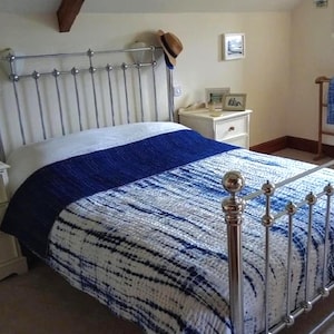 Blue Shibori Kantha Quilt: Reversible Indigo Tie-Dye Cotton Bedspread, Handmade Cotton Blanket, Breathable Throw.